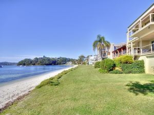 Tuscan Waterfront Unit 1 213 Soldiers Point Road