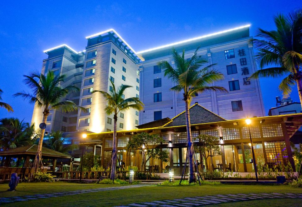 1. 퀴나 플라자 호..