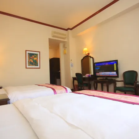 East Commercial Affairs Hotel Отели рядом с достопримечательностью «Железнодорожный вокзал Луодонга»