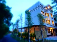 Riverbank Villa Hotels in Yilan
