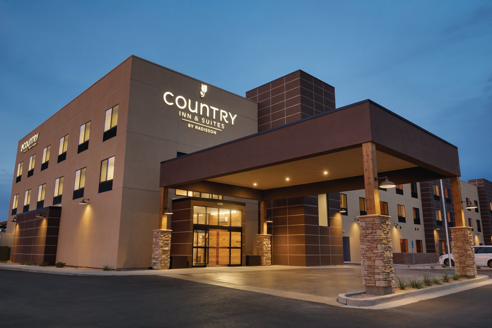 Country Inn & Suites by Radisson, West Bend, WI