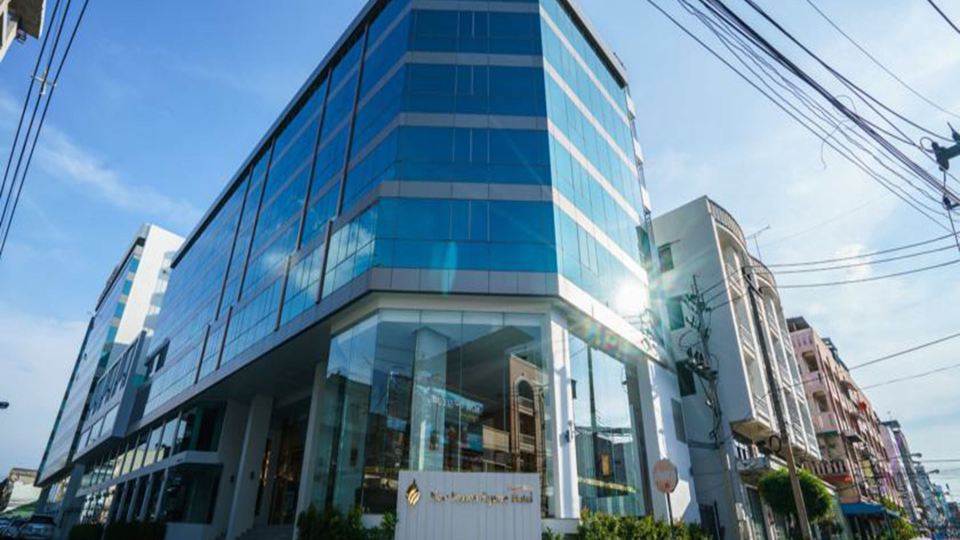 New Season Square Hotel