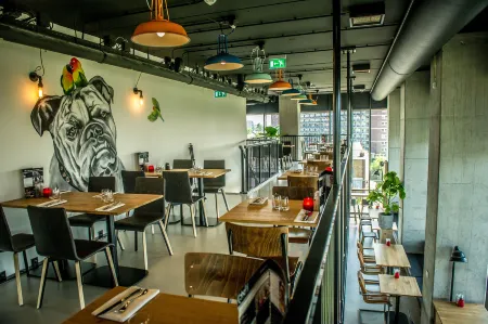 Leonardo Hotel Groningen Stadspark Отели рядом с достопримечательностью «Simplon Poppodium»