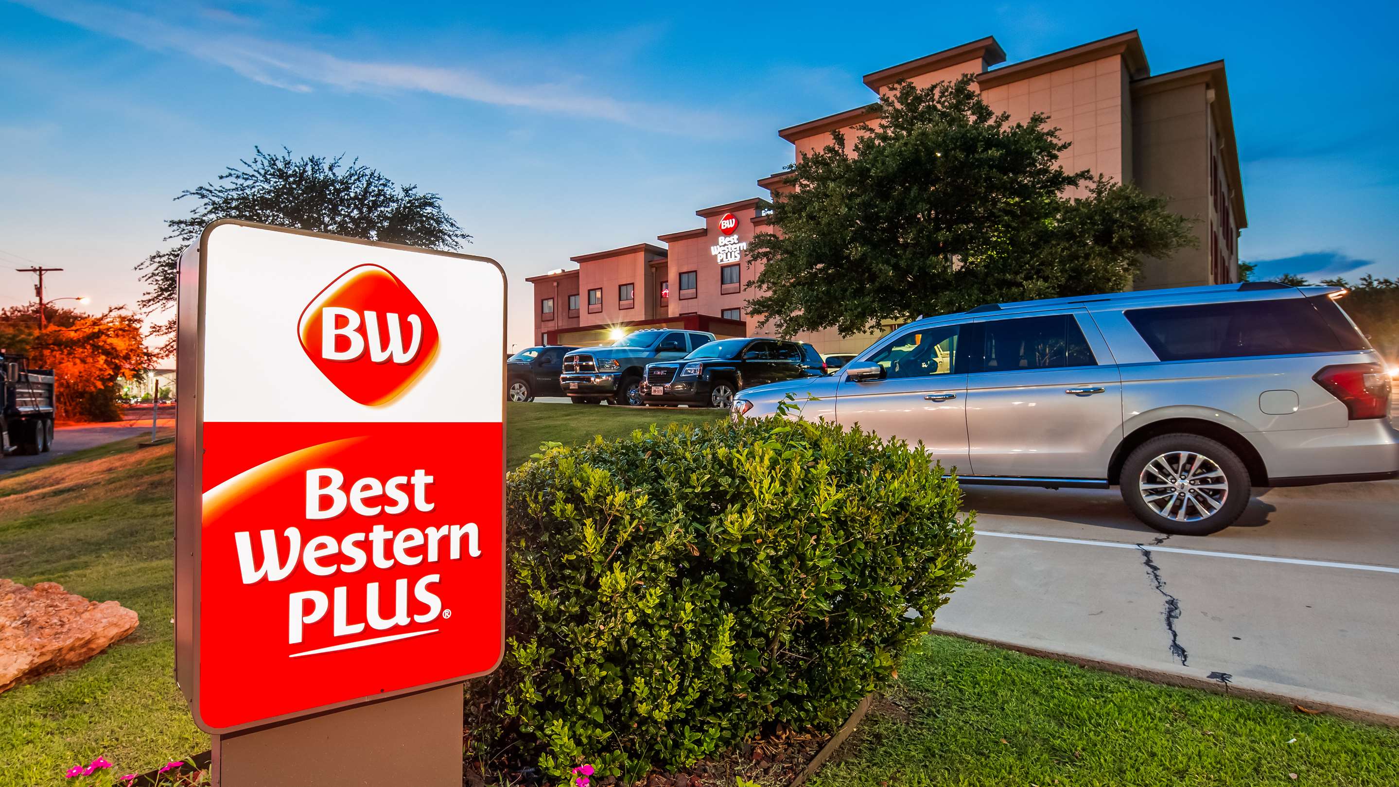 Best Western Plus Texoma Hotel & Suites