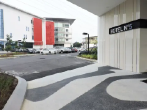 Hotel N°5 Hotels near Our Lady Queen Of Peace Catholic Church