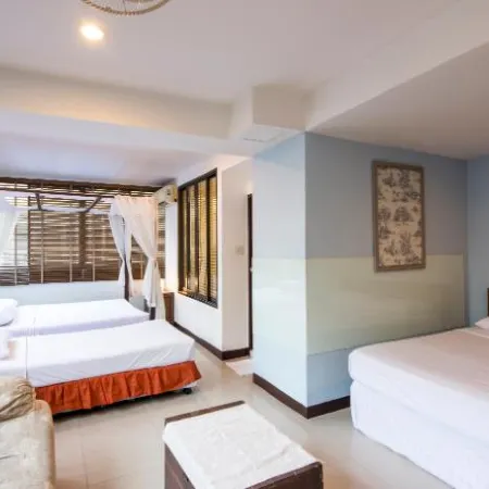 The Best Bangkok House Отели рядом с достопримечательностью «Станция экспресс-поезда Ratchaprarop»