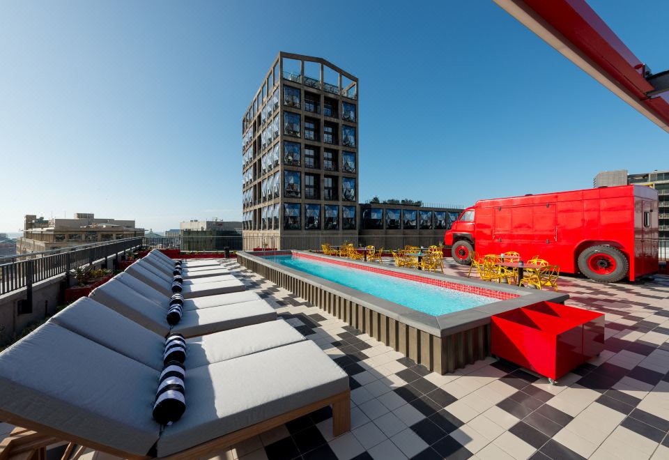 3. 래디슨 레드 호..