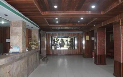 Hotel Makmur Hotel dekat Masjid Rahmatullah, Simpang Kapuk