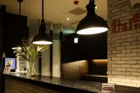 Queen Hotel II