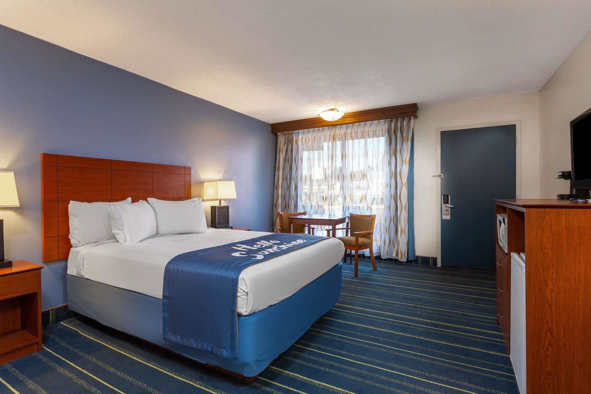 Days Inn by Wyndham Breezewood