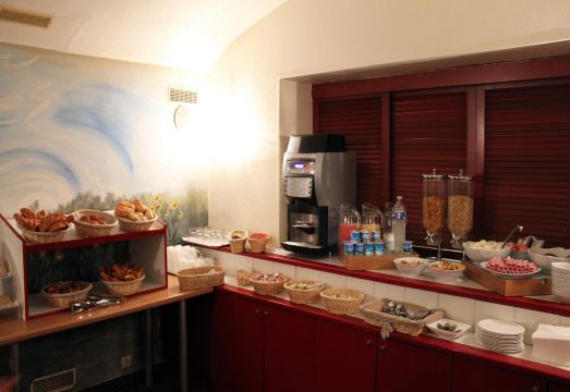 2. 뉴호텔 생 라자..