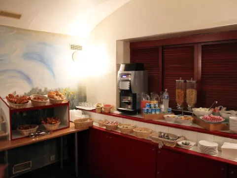 New Hotel Saint-Lazare Отели рядом с достопримечательностью «Монмартр»