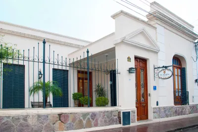 El Arribo Hotel Отели рядом с достопримечательностью «Plaza Belgrano»