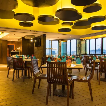 Six Seasons Hotel