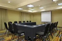 페어필드 인 & 스위트 프레스노 클로비스