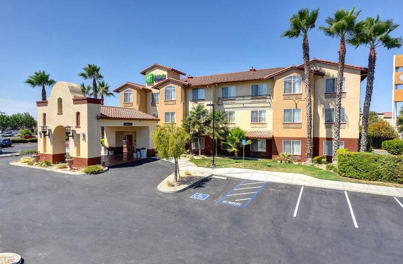 hotels in manteca ca booking