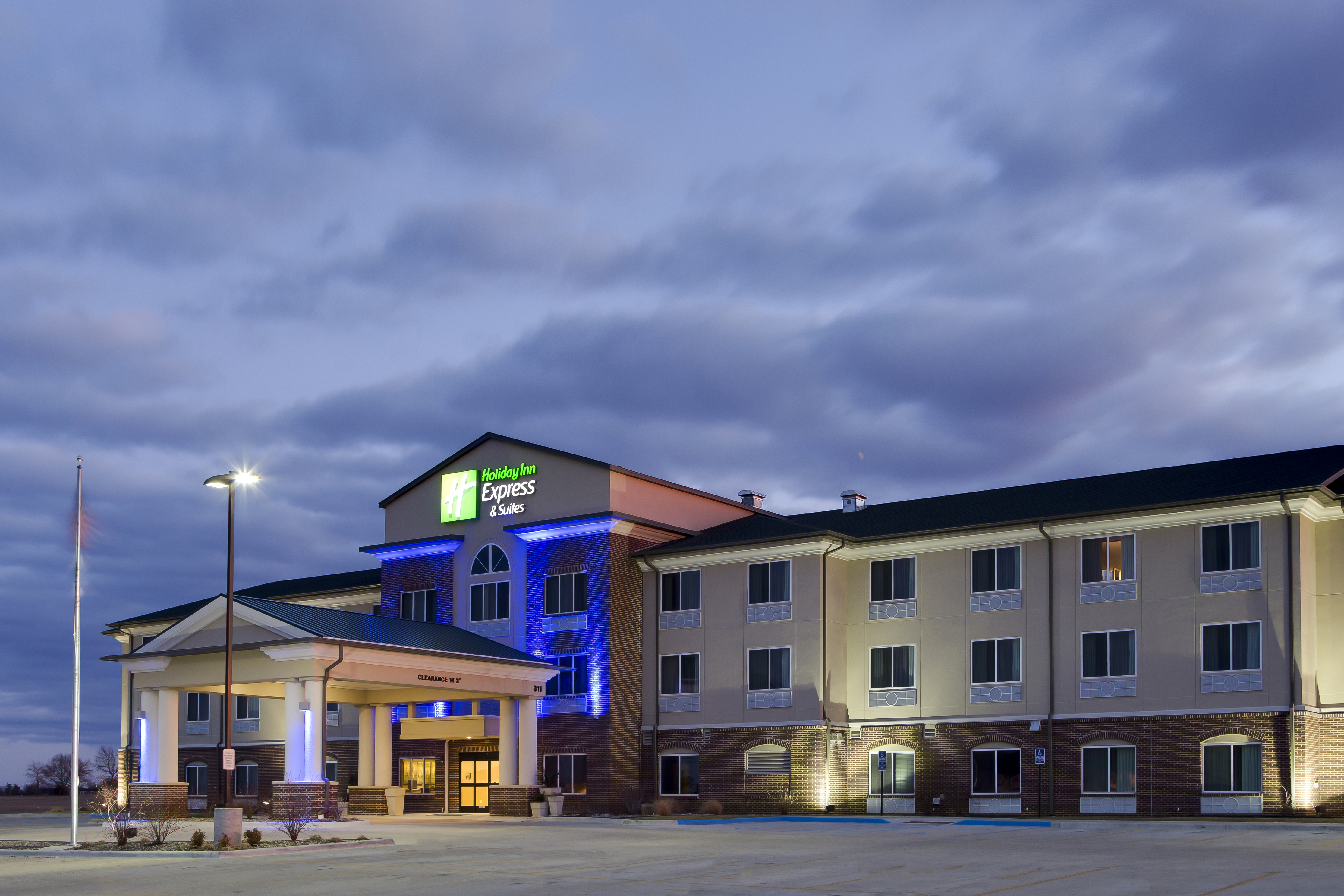 Holiday Inn Express & Suites Nevada, an Ihg Hotel