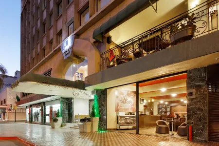 Holiday Inn & Suites Guadalajara Centro Historico Отели рядом с достопримечательностью «Госпиталь Кабаньяс»
