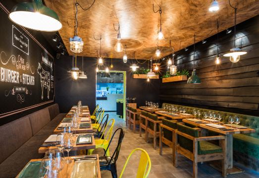 어퍼 룸 호텔 쿠르퓌르스텐담 객실 내부 모습