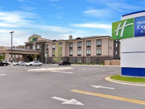 Holiday Inn Express & Suites Fort Walton Beach - Hurlburt Area, an IHG Hotel