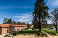 Hotel Domaine des Etangs, Auberge Resorts Collection Hotel dekat Aventure Parc Lacs De Haute Charente
