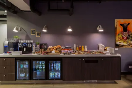 B-aparthotel Kennedy Отели рядом со станцией Центральная железнодорожная станция Гааг