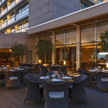 Sheraton Dubai Creek Hotel & Towers Отели рядом с достопримечательностью «Станция метро Union»