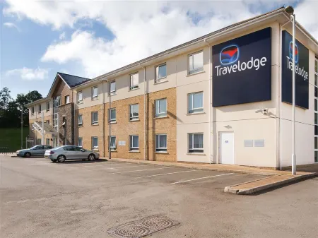 Travelodge Merthyr Tydfil Hotel Отели рядом с достопримечательностью «Бреконская горная железная дорога»