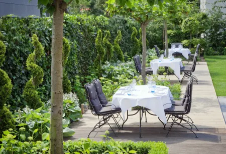 Bilderberg Parkhotel Rotterdam Отели рядом с достопримечательностью «KPN Telecom Building / Toren op Zuid»