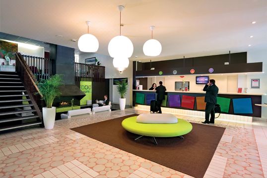 꾸울 그르노블 건물 외관