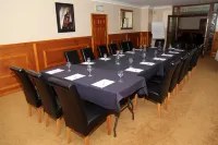 Maes Manor Country Hotel Hôtels à : Abertillery