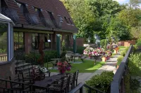 Lakeside International Hotel Отели в г. Кемберли