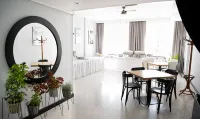 Hotel Logos - พร้อมอาหารเช้า