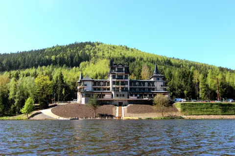 Retro Riverside Wellness Resort