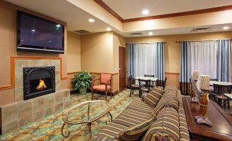 Holiday Inn Express & Suites Cincinnati-Blue Ash