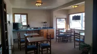 Four Seasons Lodge Hotels in South Fork