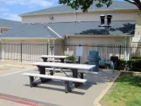 HomeTowne Studios Dallas - North Addison/ Tollway