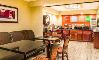 La Quinta Inn & Suites by Wyndham New Cumberland-Harrisburg