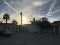 Deluxe Inn Hotels in Indio