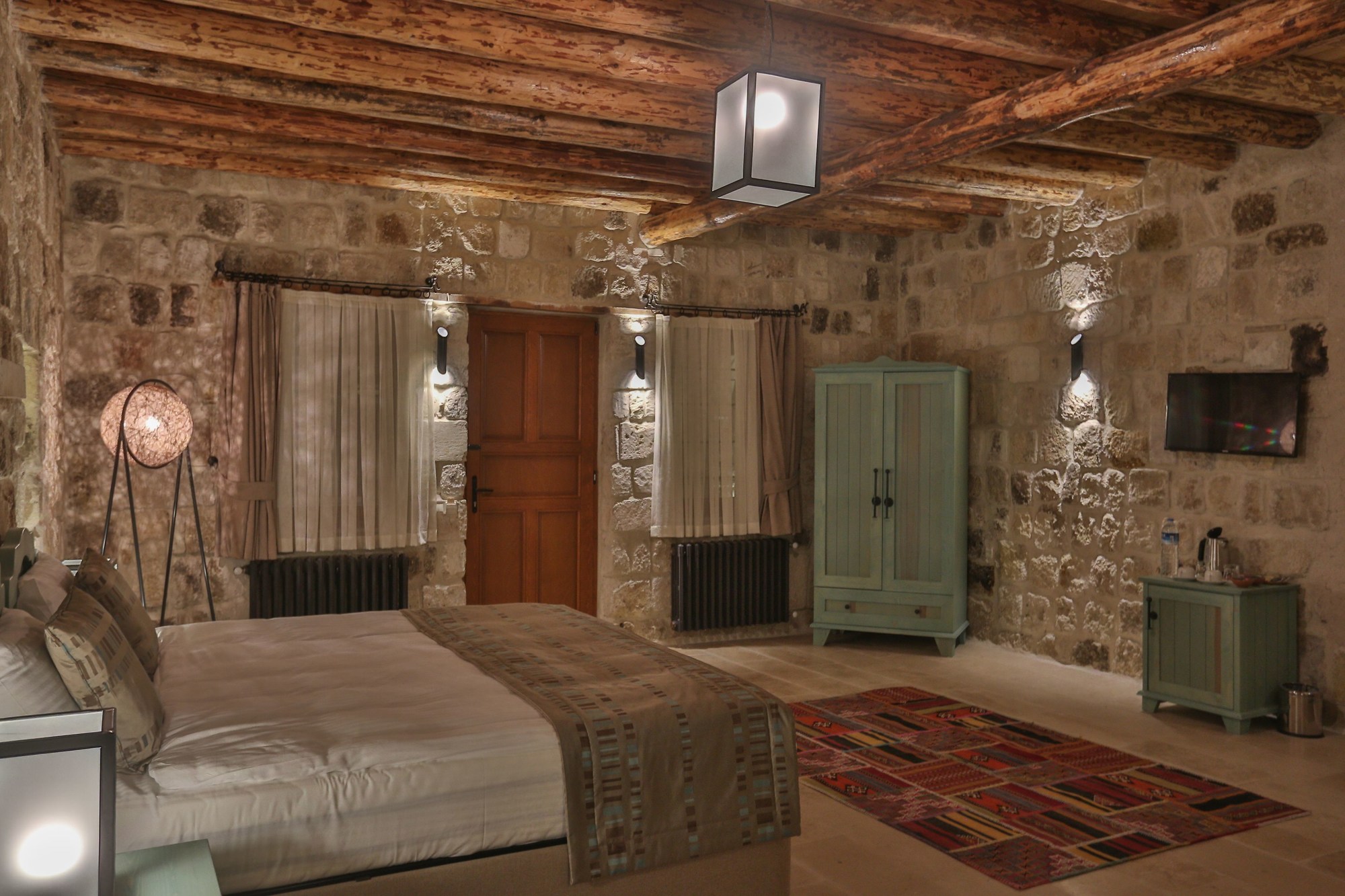 Acropolis Cave Suites