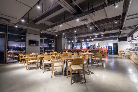 Shanghai Kacunm Zhenhua Hotels Отели рядом с достопримечательностью «Shanghai Guoji Qichecheng-Qiche Zhanlan Center»