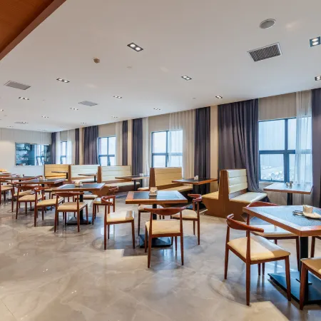 Huada Light Luxury Hotel