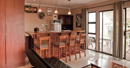 Carrington Guest House Отели в г. Bluff