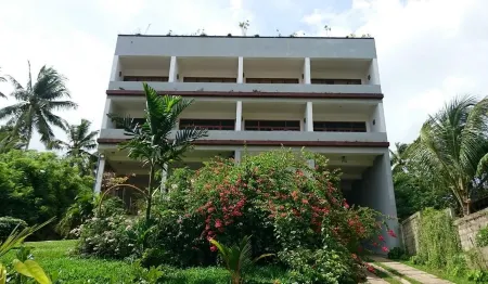 Esprit d'Ici Hotel Отели в г. Мирисса