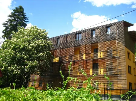 Hôtel Le Marintan Отели в г. Сен-Жульен-Мон-Дени