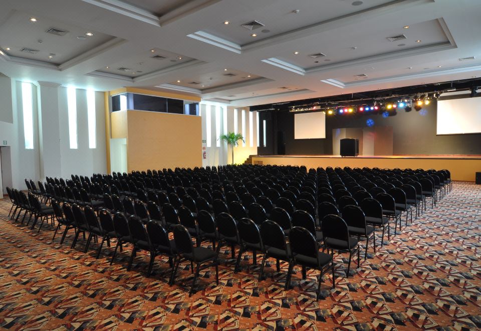 Grand Oasis Palm All-inclusive Over view