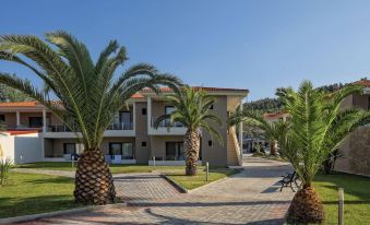 Lagomandra Beach Hotel
