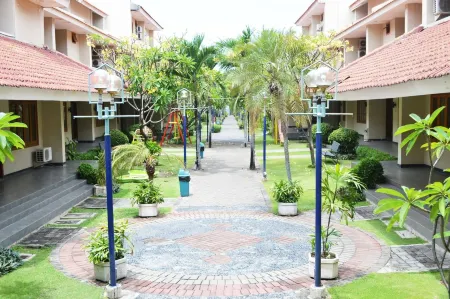 Country Heritage Hotel Отели в г. Sukolilo