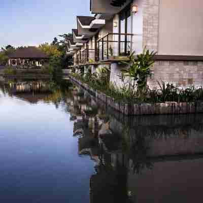 Sheridan Boutique Resort Hotel Exterior