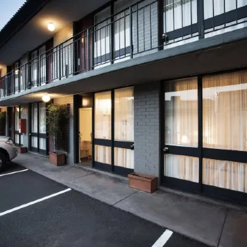 Nightcap at Matthew Flinders Hotel